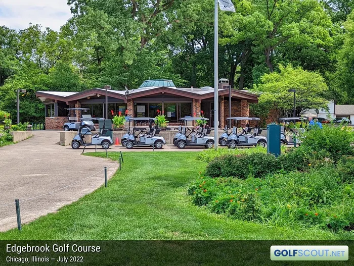 The Edgebrook clubhouse, similar in style to other Forest Preserve courses. - Edgebrook Golf Course