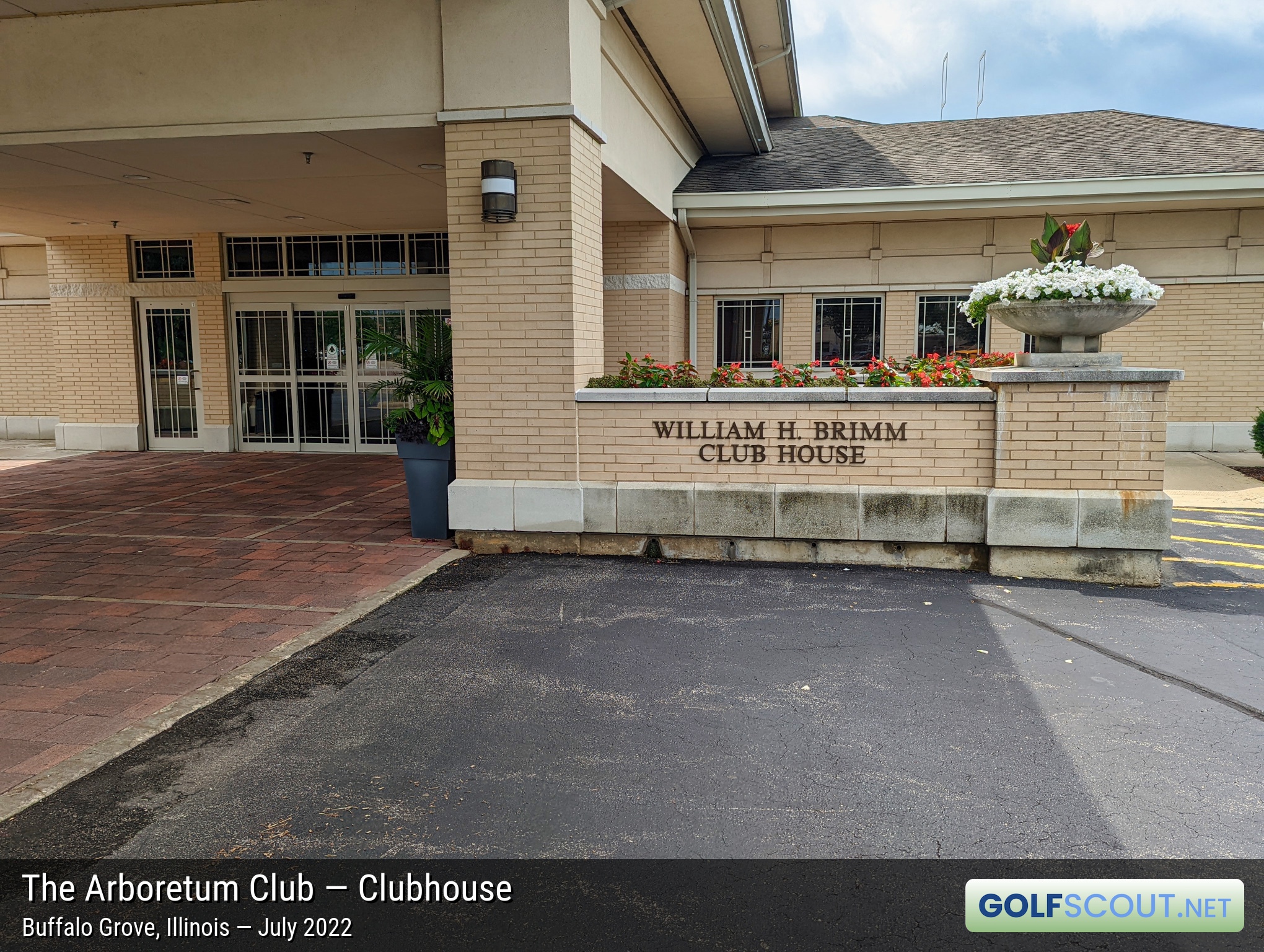 Photo of the clubhouse at Arboretum Club in Buffalo Grove, Illinois. 