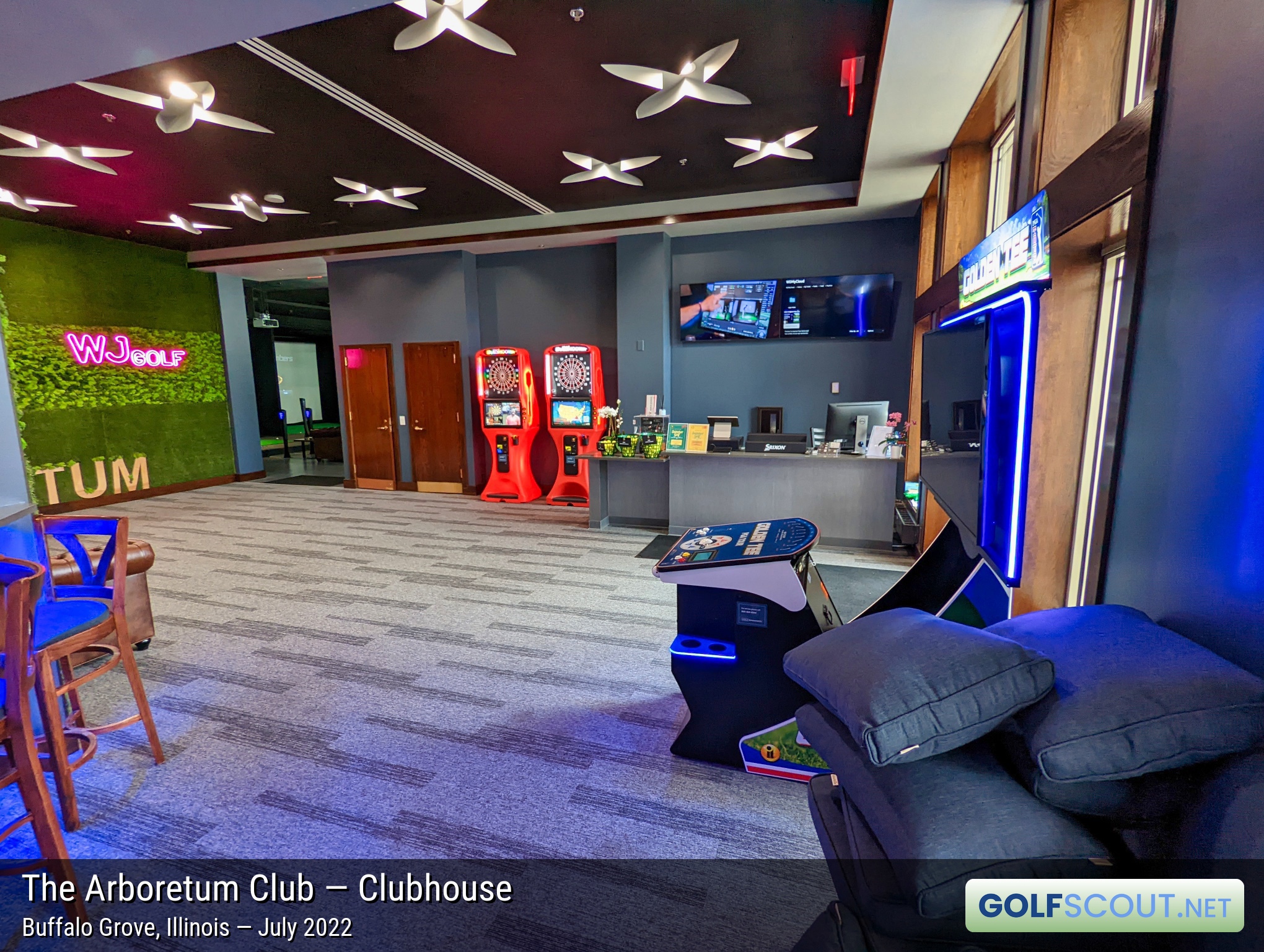 Photo of the clubhouse at Arboretum Club in Buffalo Grove, Illinois. 