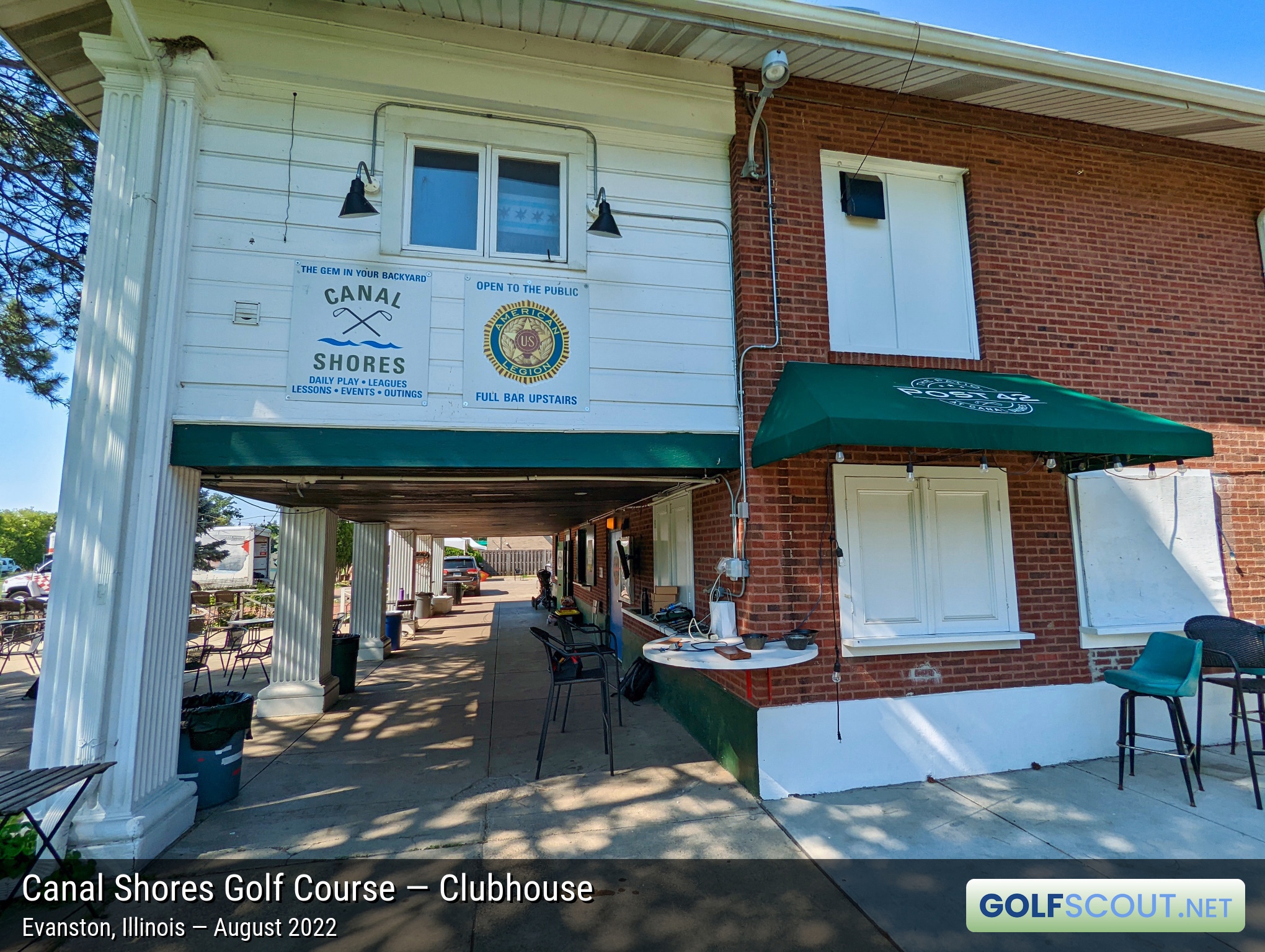 Photo of the clubhouse at Canal Shores Golf Course in Evanston, Illinois. 