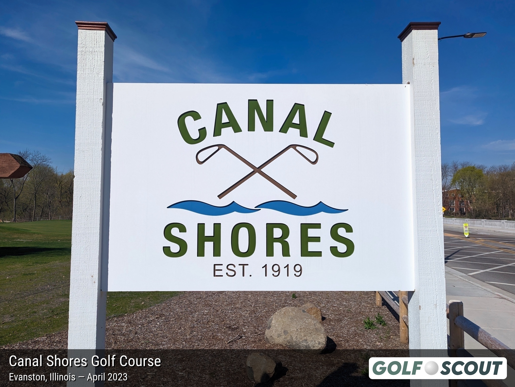 Photo of the entrance at Canal Shores Golf Course in Evanston, Illinois. 