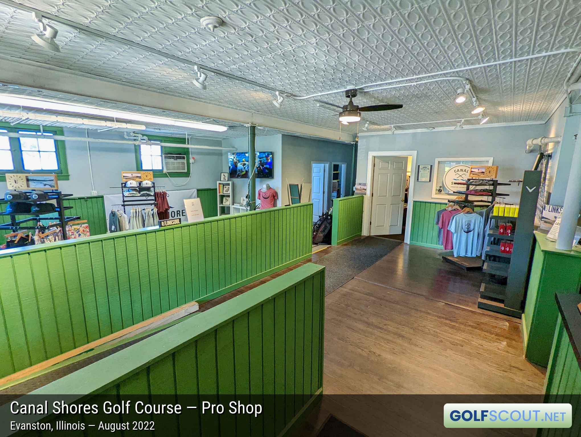 Photo of the pro shop at Canal Shores Golf Course in Evanston, Illinois. 