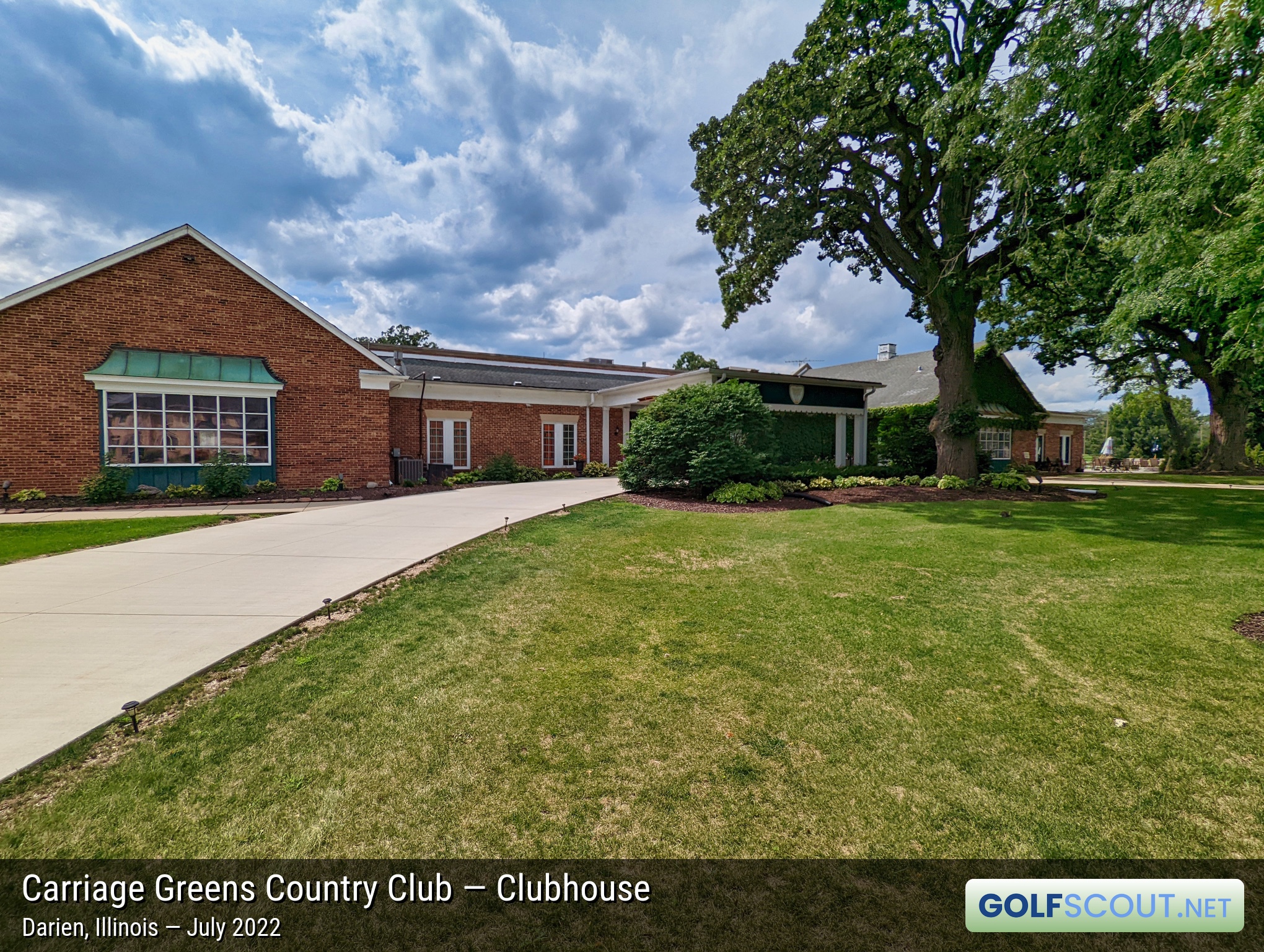 Photo of the clubhouse at Carriage Greens Country Club in Darien, Illinois. 