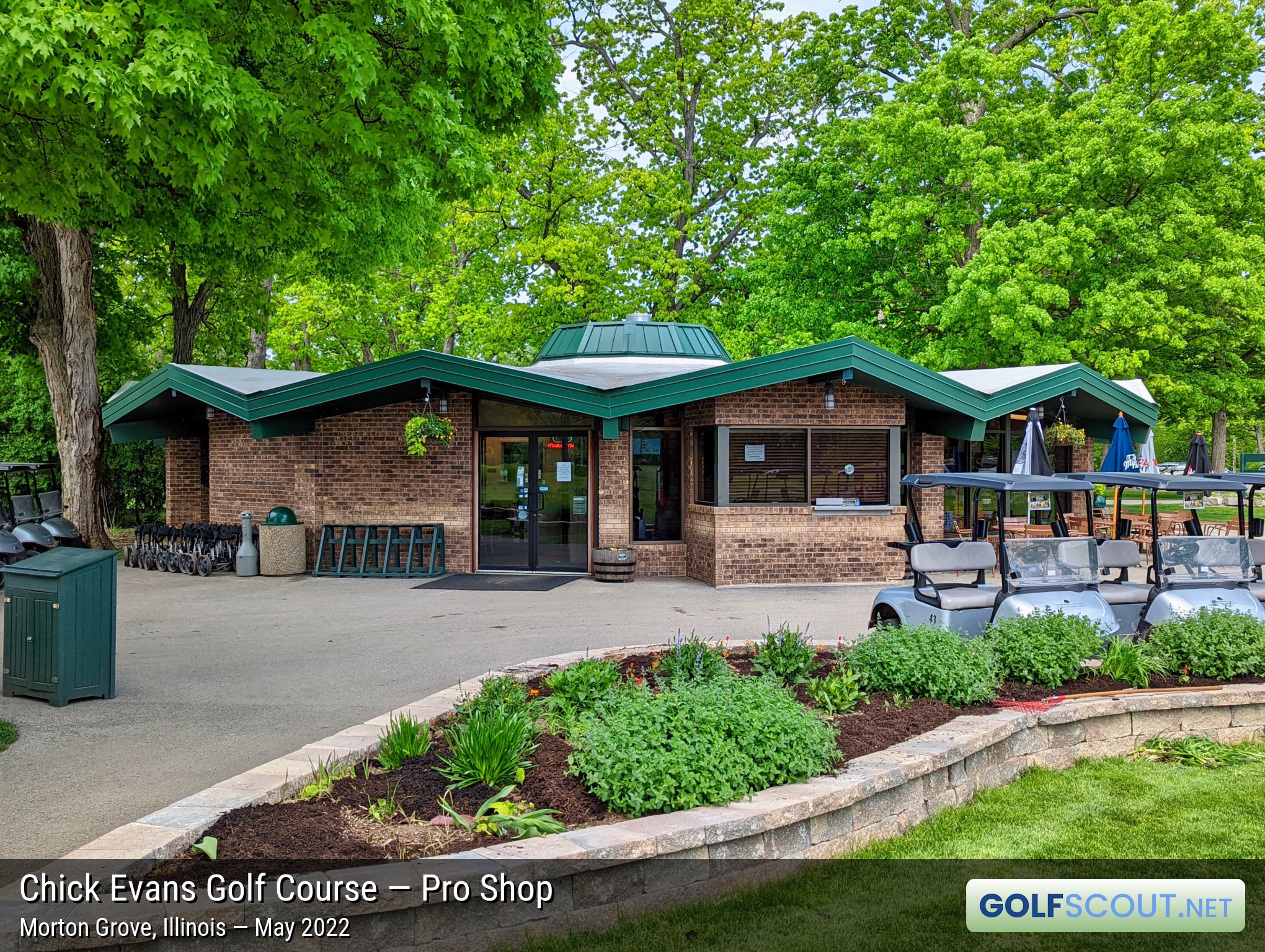 Photo of the pro shop at Chick Evans Golf Course in Morton Grove, Illinois. 