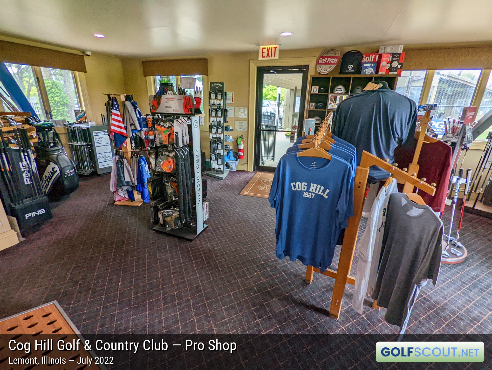 Photo of the pro shop at Cog Hill Course #1 in Lemont, Illinois. The pro shop at the driving range is the smallest of the three pro shops.