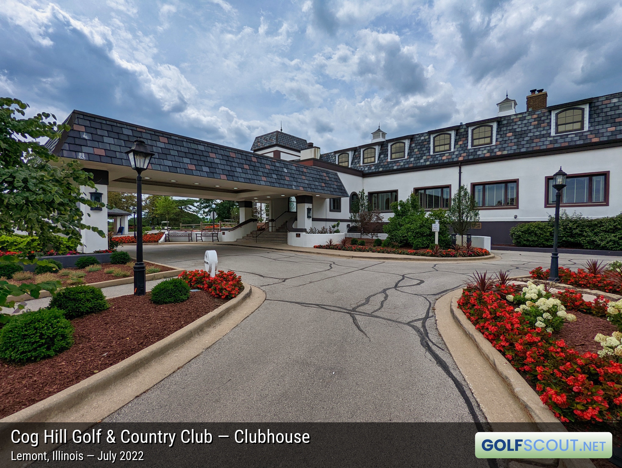 Photo of the clubhouse at Cog Hill Course #1 in Lemont, Illinois. The main clubhouse building at Cog Hill, from the driveway angle.