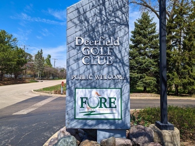 Deerfield Golf Club & Learning Center Entrance Sign