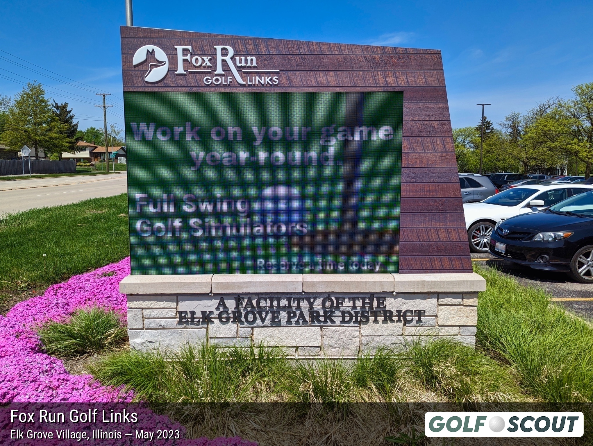 Sign at the entrance to Fox Run Golf Links