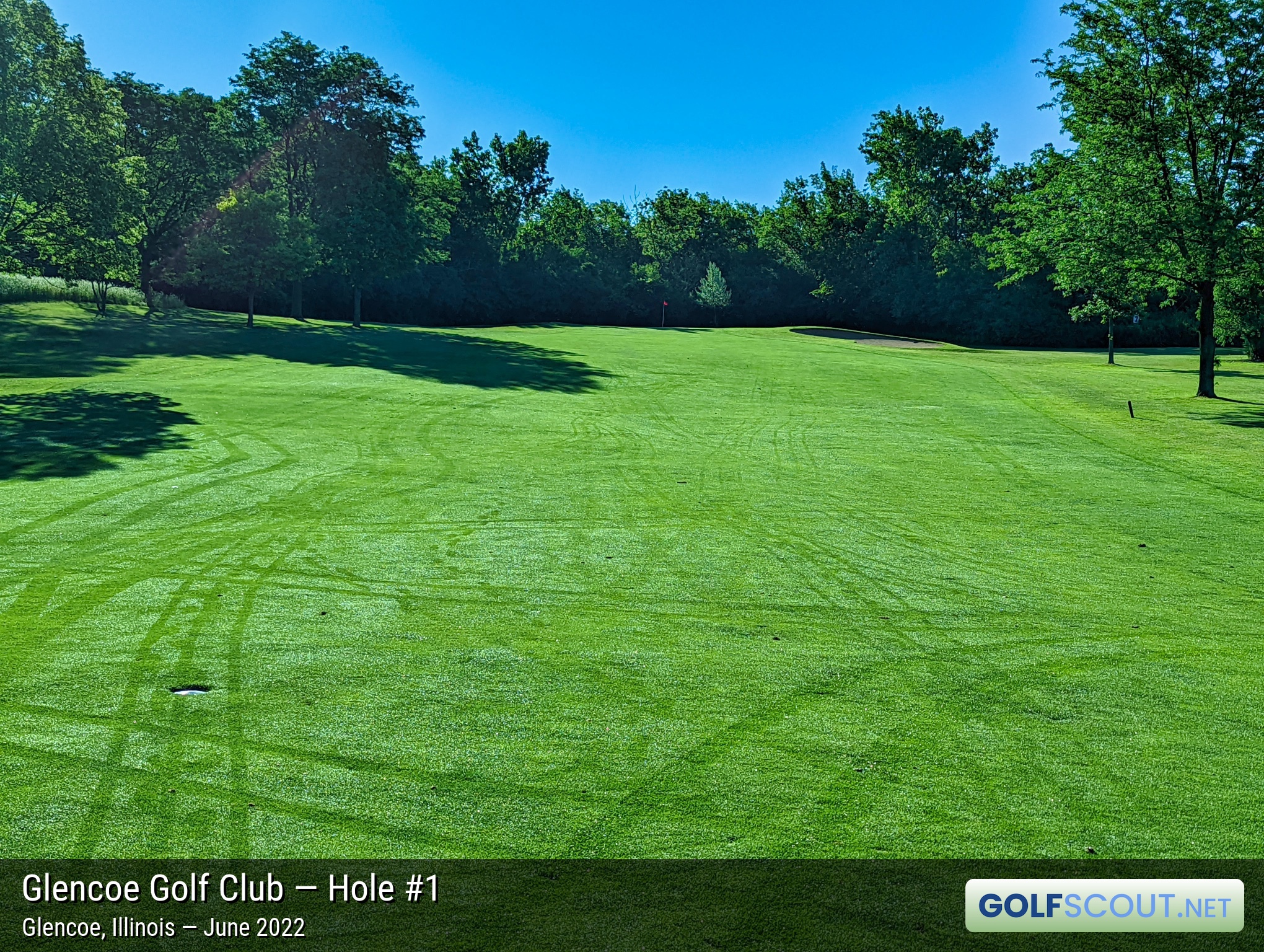 Photo of hole #1 at Glencoe Golf Club in Glencoe, Illinois. 