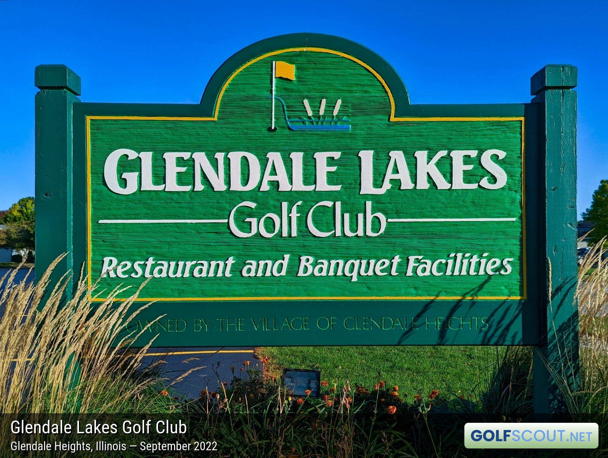 Sign at the entrance to Glendale Lakes Golf Club