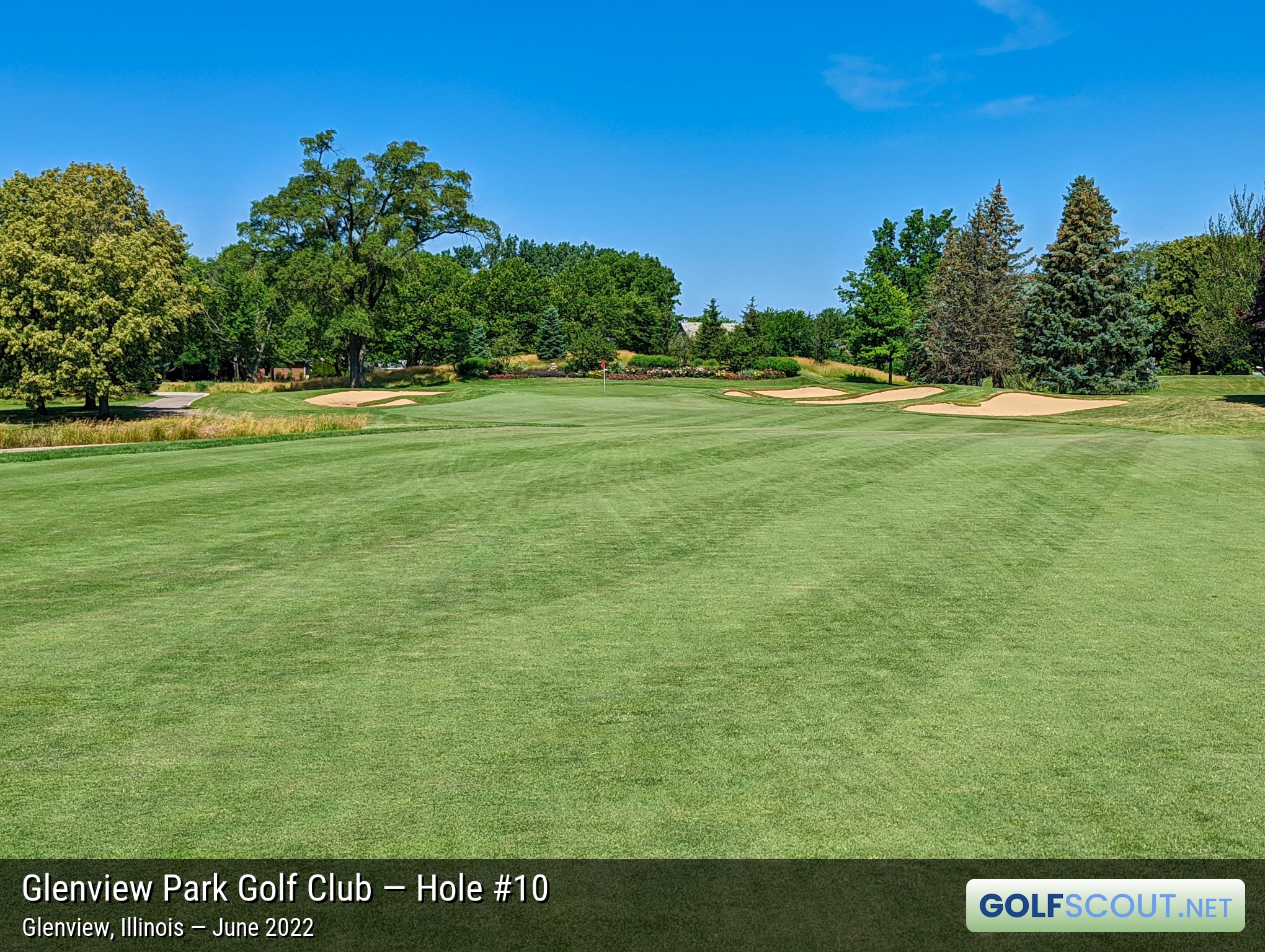 Photo of hole #10 at Glenview Park Golf Club in Glenview, Illinois. 