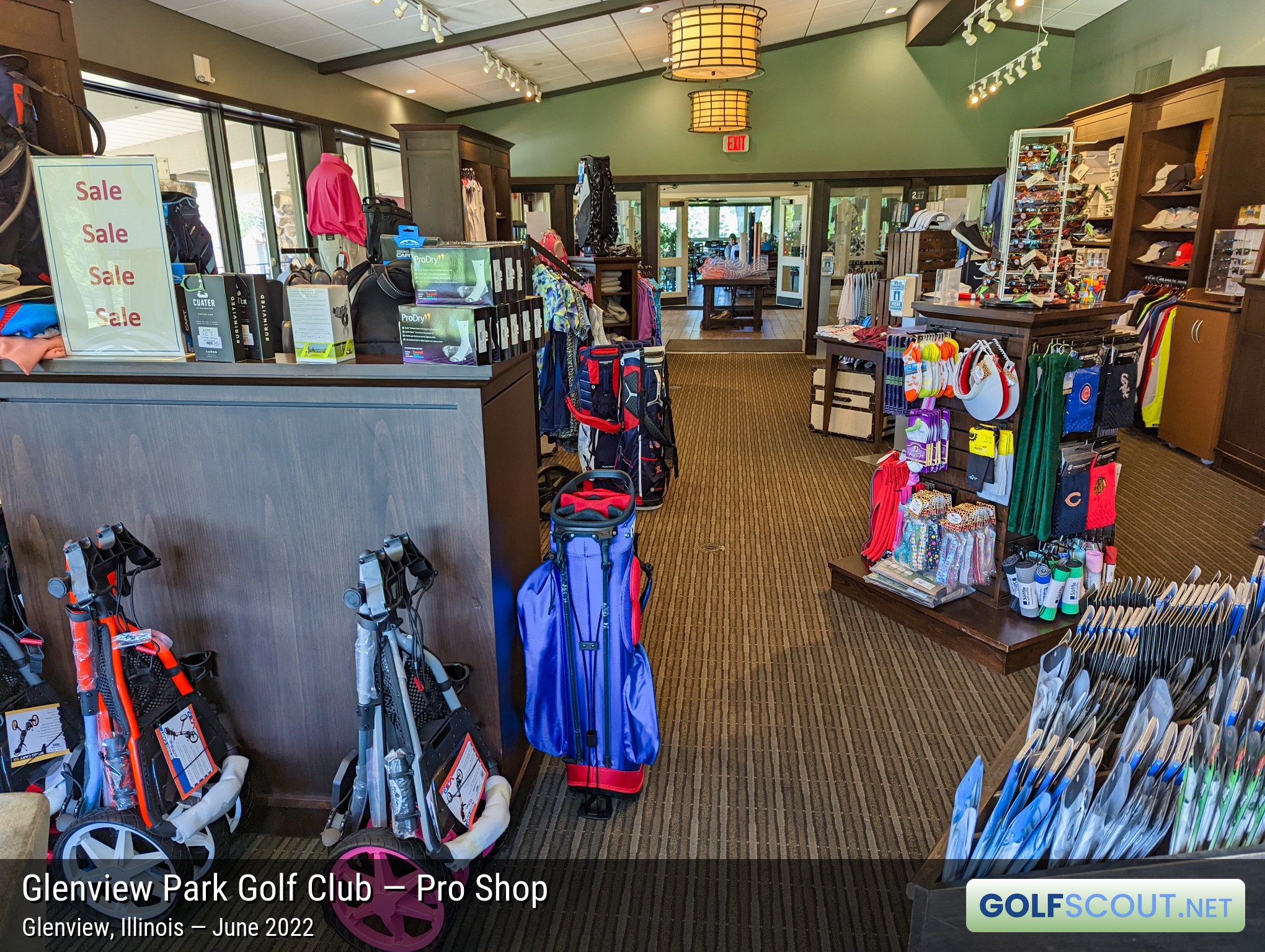 Photo of the pro shop at Glenview Park Golf Club in Glenview, Illinois. 