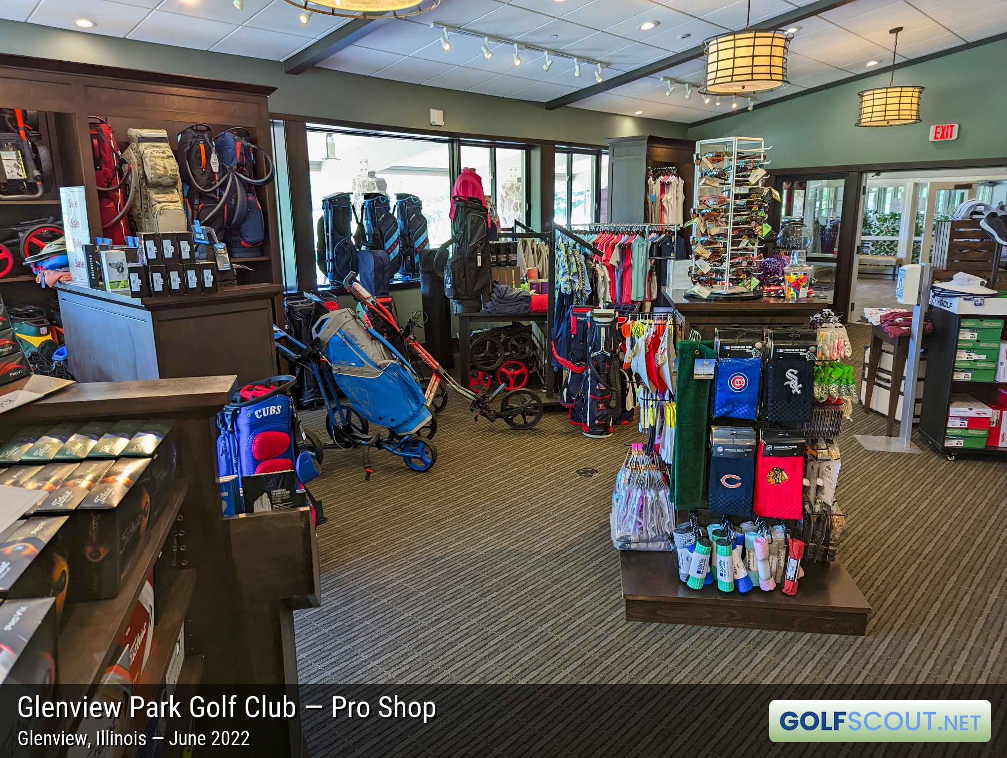 Photo of the pro shop at Glenview Park Golf Club in Glenview, Illinois. 