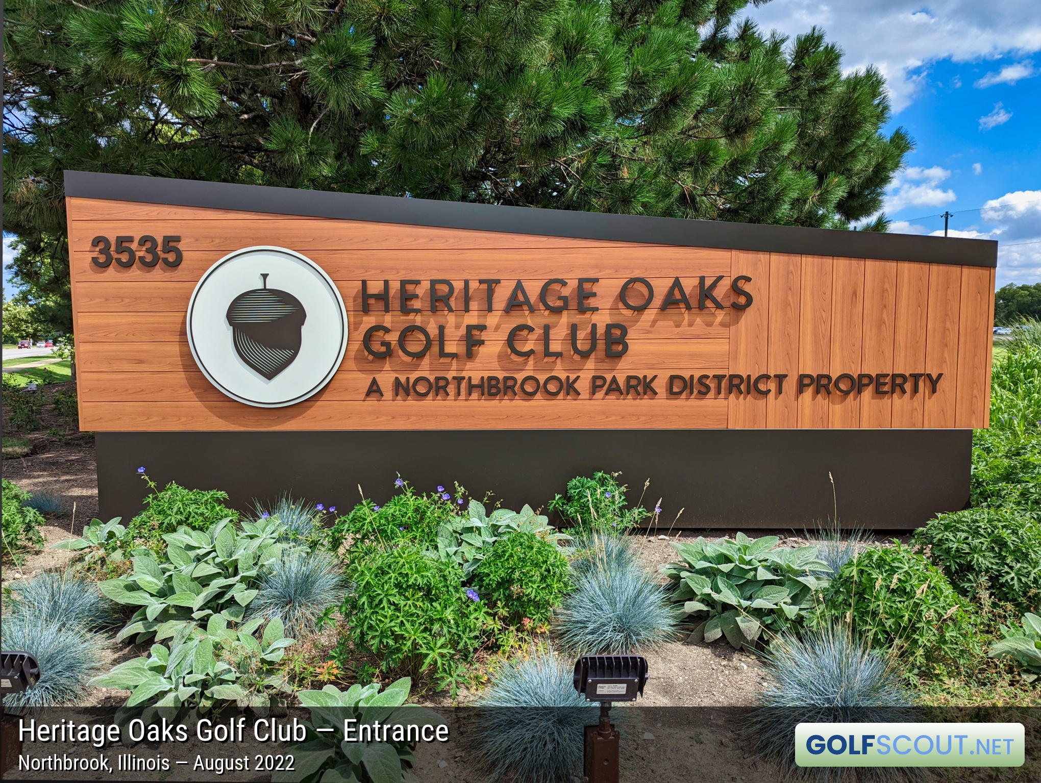 Sign at the entrance to Heritage Oaks Golf Club - Classic 18