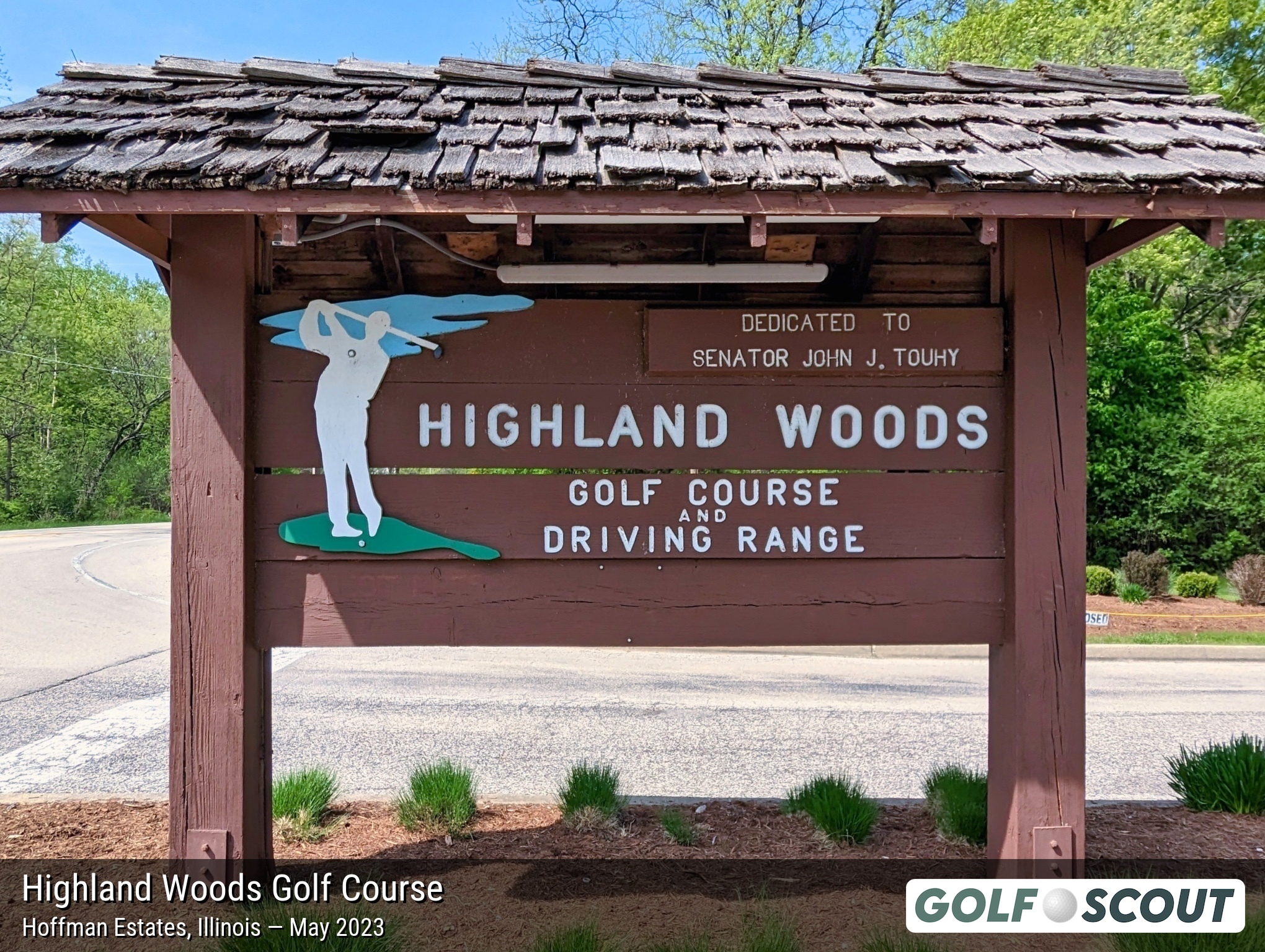 Sign at the entrance to Highland Woods Golf Course