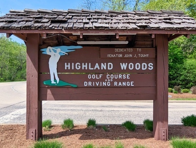 Highland Woods Golf Course Entrance Sign