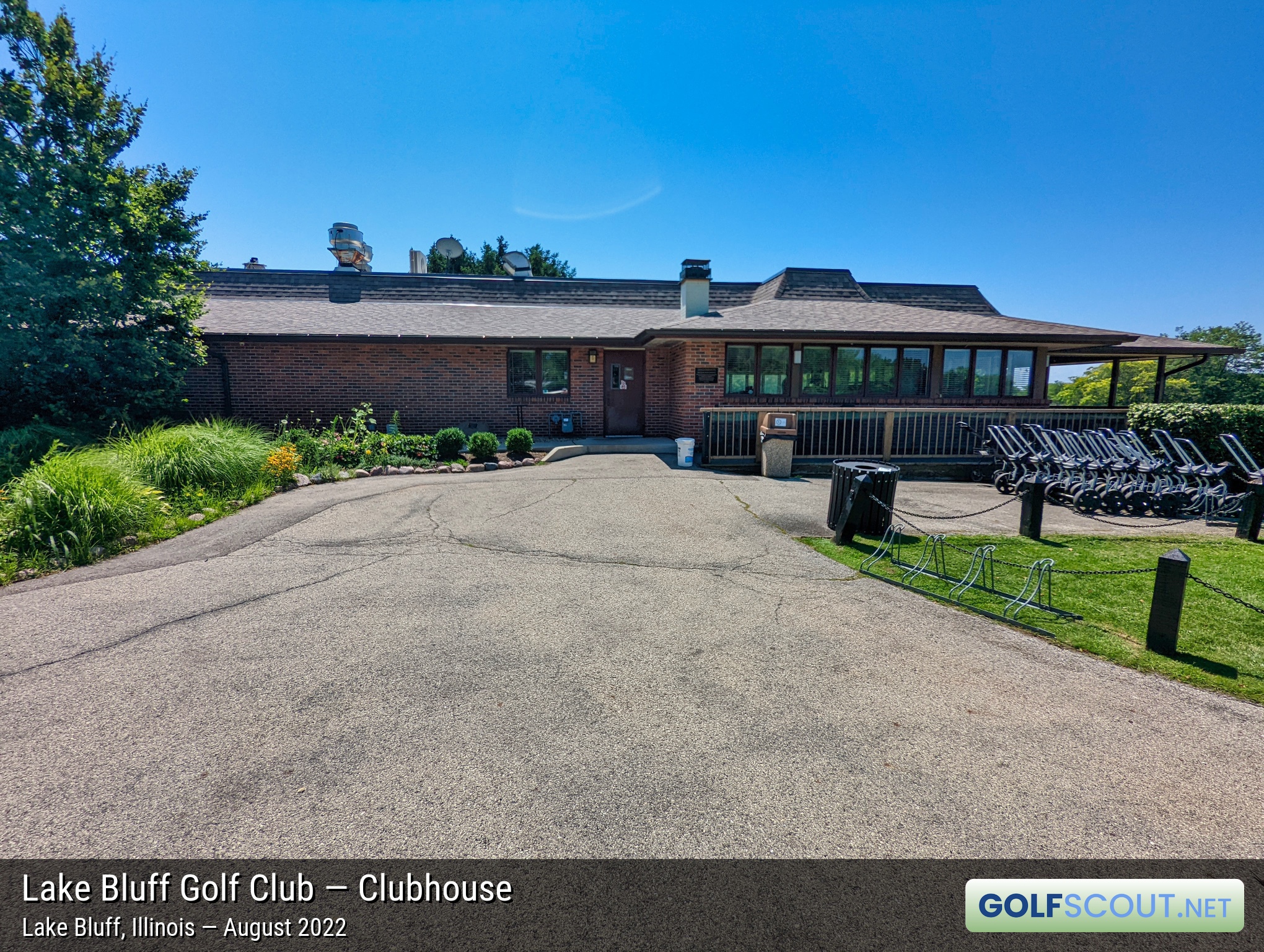 Photo of the clubhouse at Lake Bluff Golf Club in Lake Bluff, Illinois. 