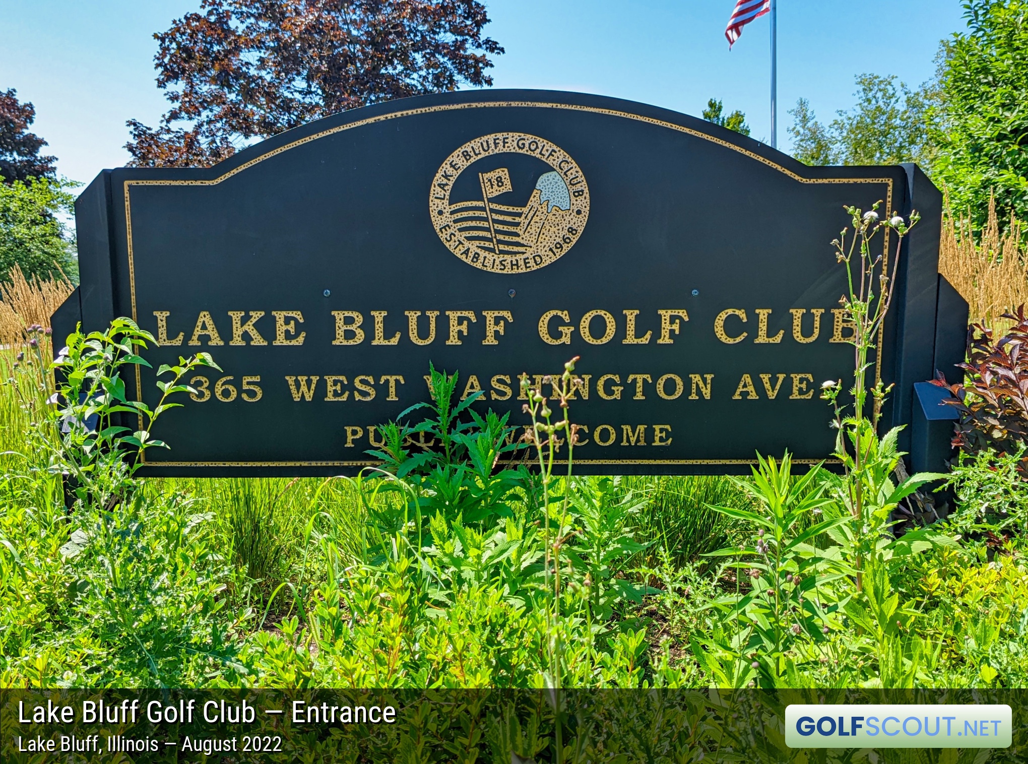 Sign at the entrance to Lake Bluff Golf Club