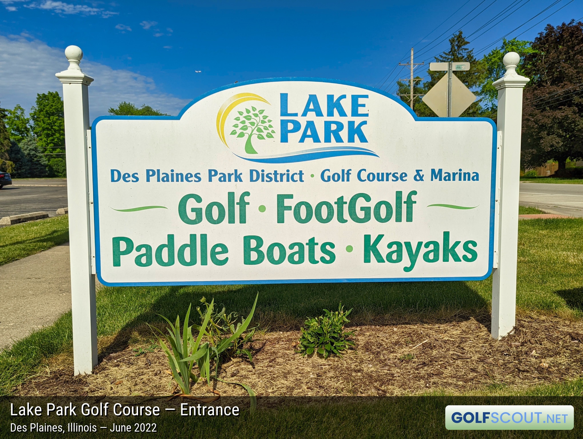 Sign at the entrance to Lake Park Golf Course