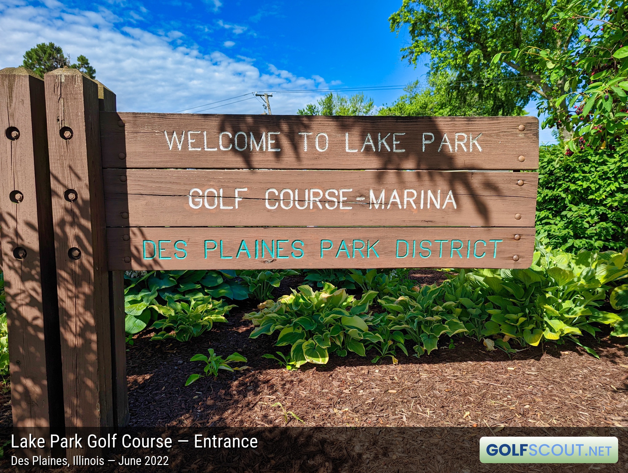 Photo of the entrance at Lake Park Golf Course in Des Plaines, Illinois. 