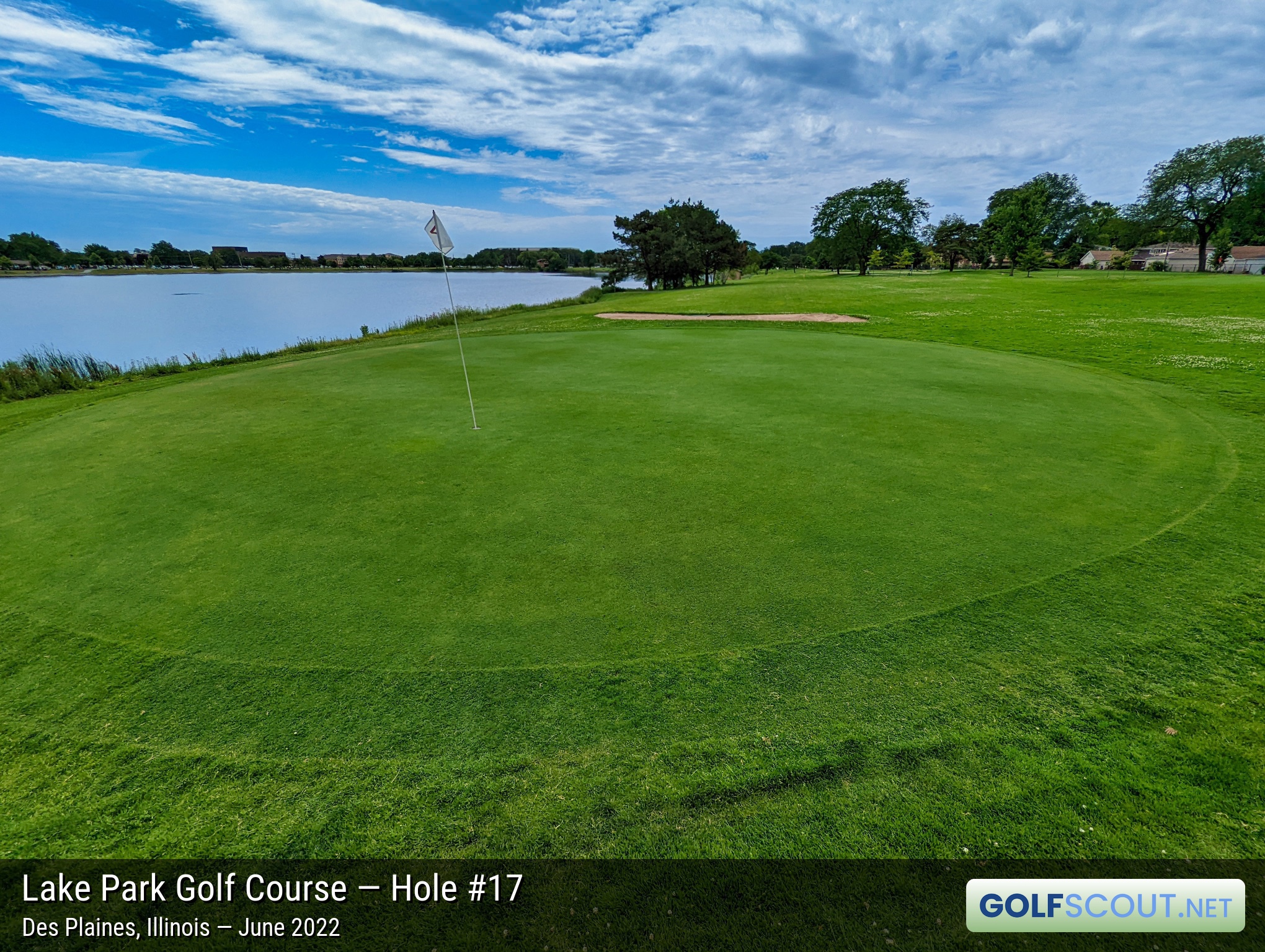 Photo of hole #17 at Lake Park Golf Course in Des Plaines, Illinois. 