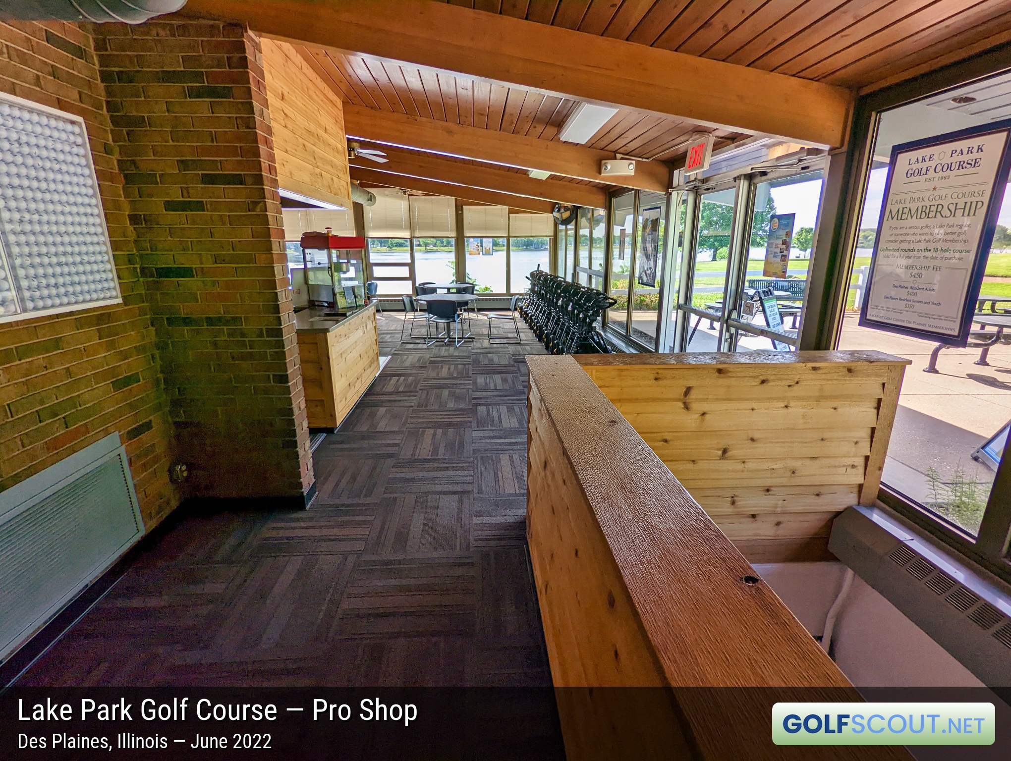 Photo of the pro shop at Lake Park Golf Course in Des Plaines, Illinois. 