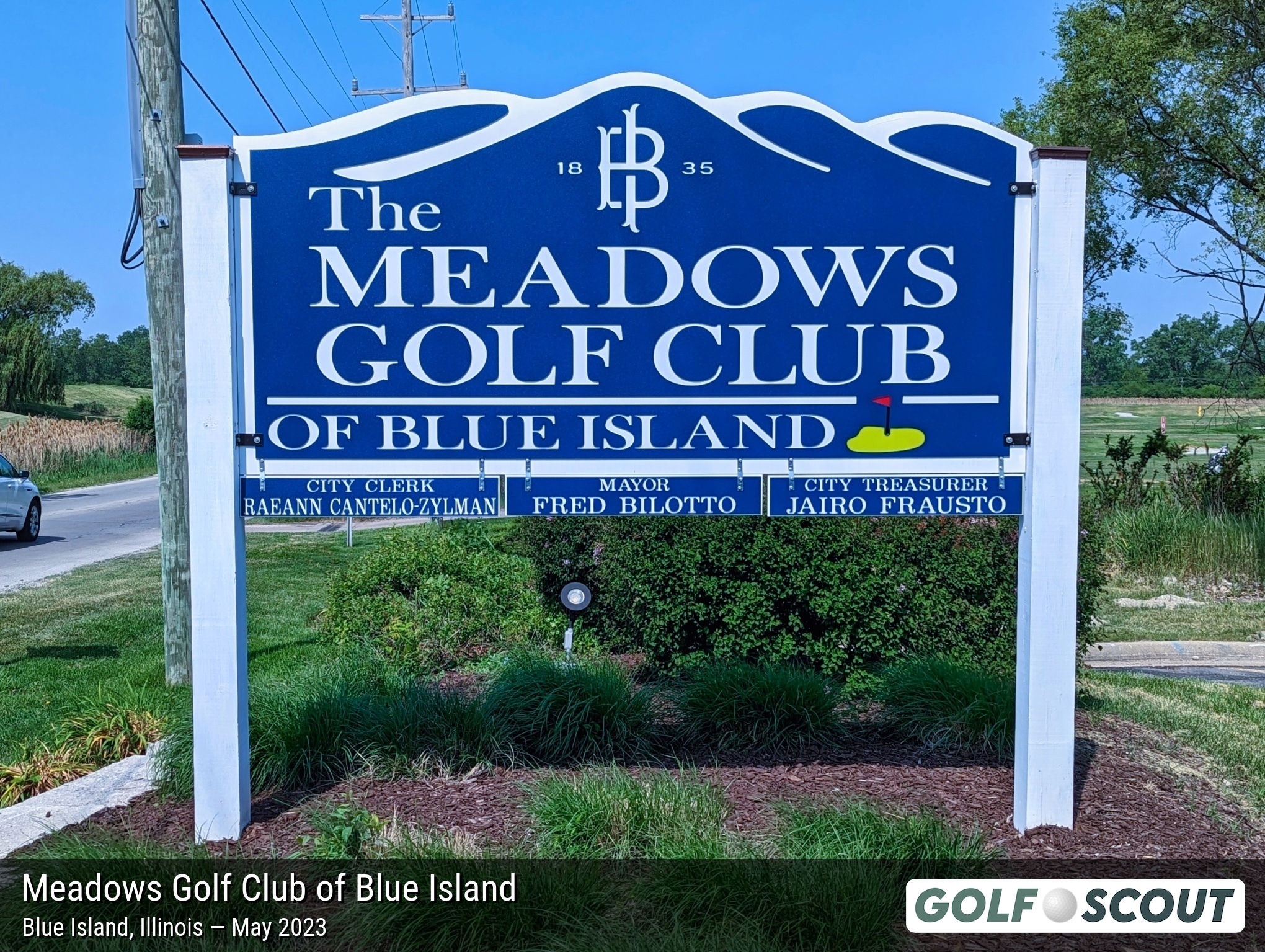 Sign at the entrance to Meadows Golf Club of Blue Island