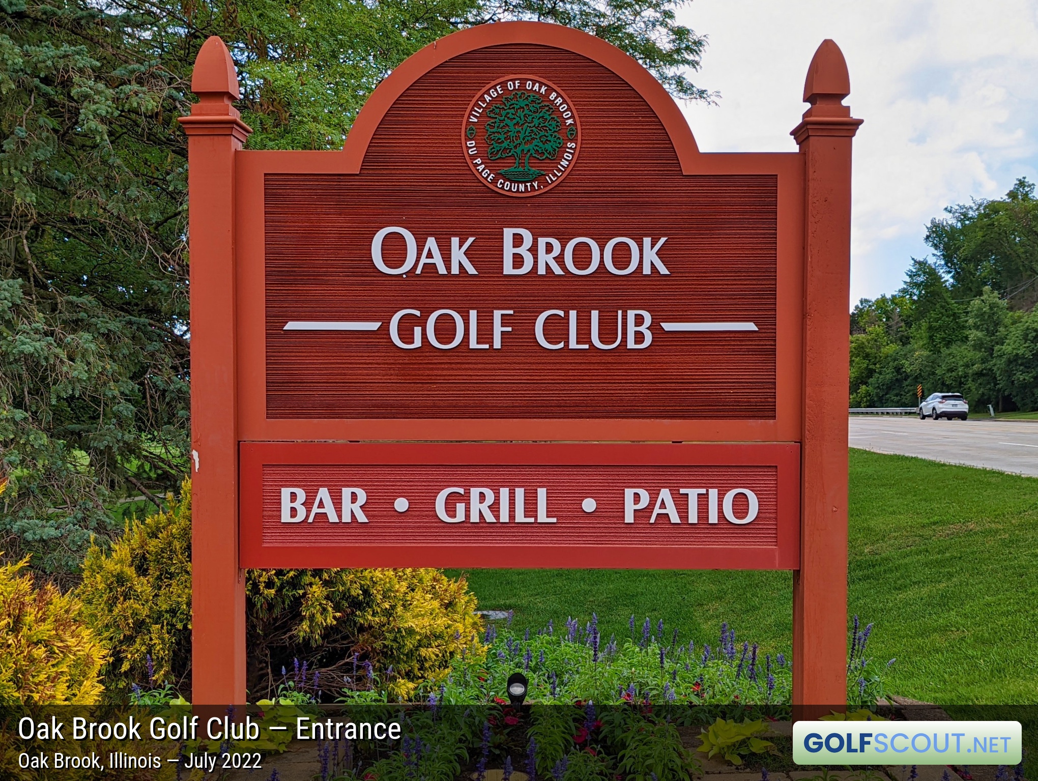 Sign at the entrance to Oak Brook Golf Club