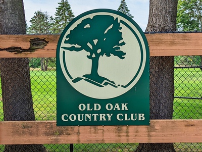 Old Oak Country Club Entrance Sign
