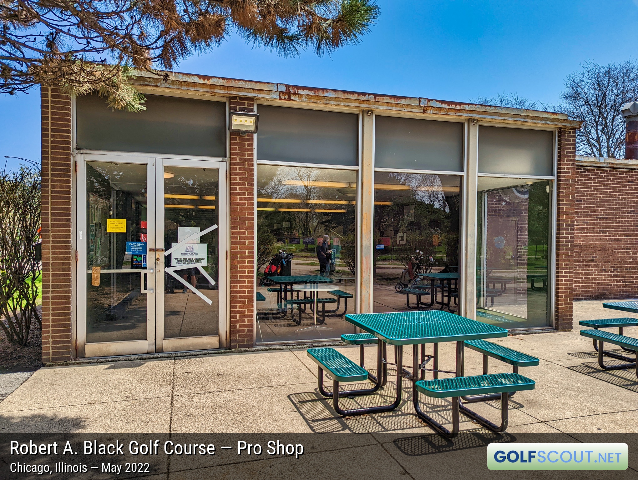 Photo of the pro shop at Robert A. Black Golf Course in Chicago, Illinois. 