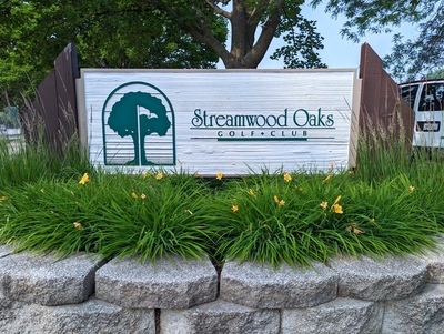 Streamwood Oaks Golf Club Entrance Sign