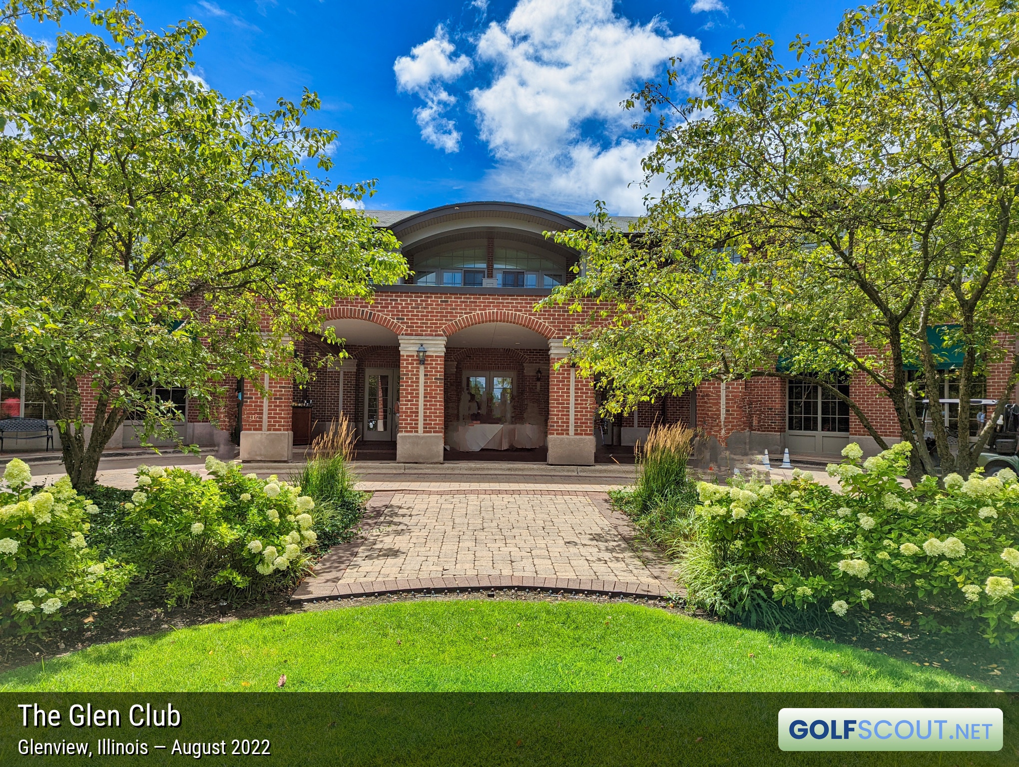 Photo of the clubhouse at The Glen Club in Glenview, Illinois. 