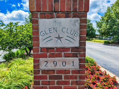 The Glen Club Entrance Sign