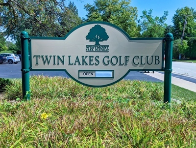 Twin Lakes Golf Club Entrance Sign
