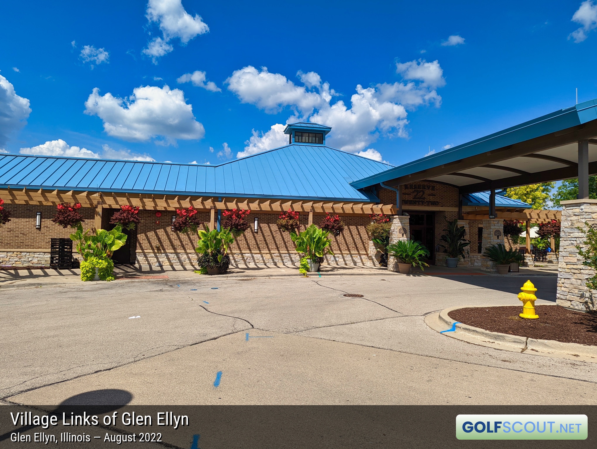 Photo of the clubhouse at Village Links of Glen Ellyn - 9 Hole Course in Glen Ellyn, Illinois. 