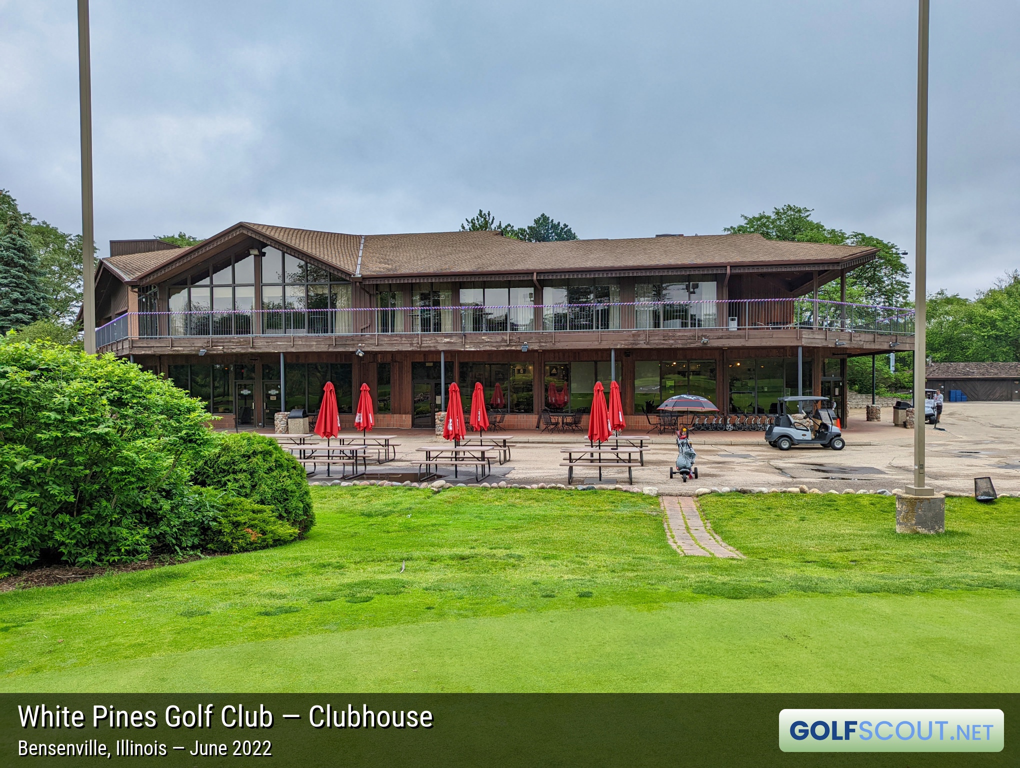 Photo of the clubhouse at White Pines East Course in Bensenville, Illinois. 