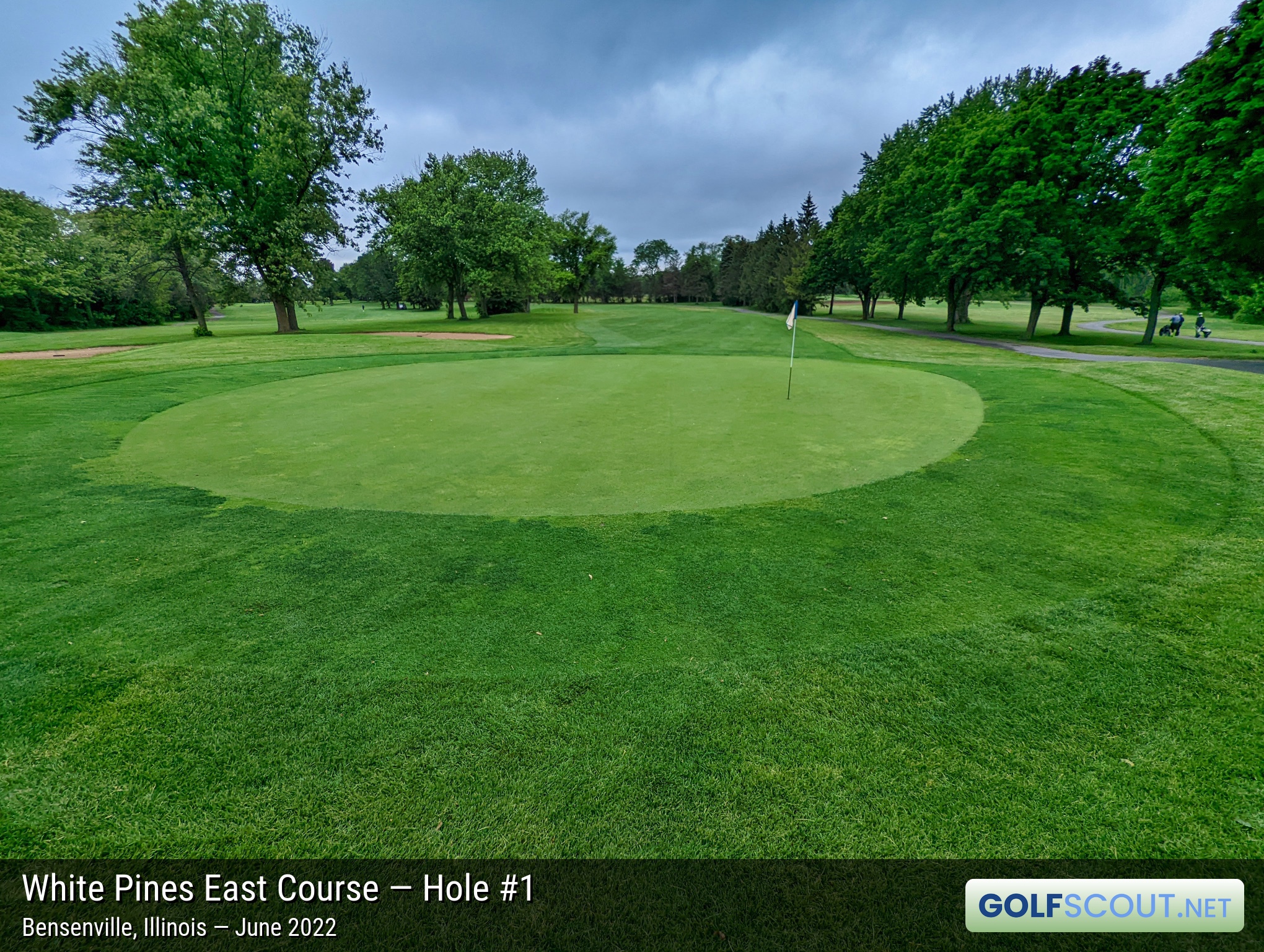 Photo of hole #1 at White Pines East Course in Bensenville, Illinois. 