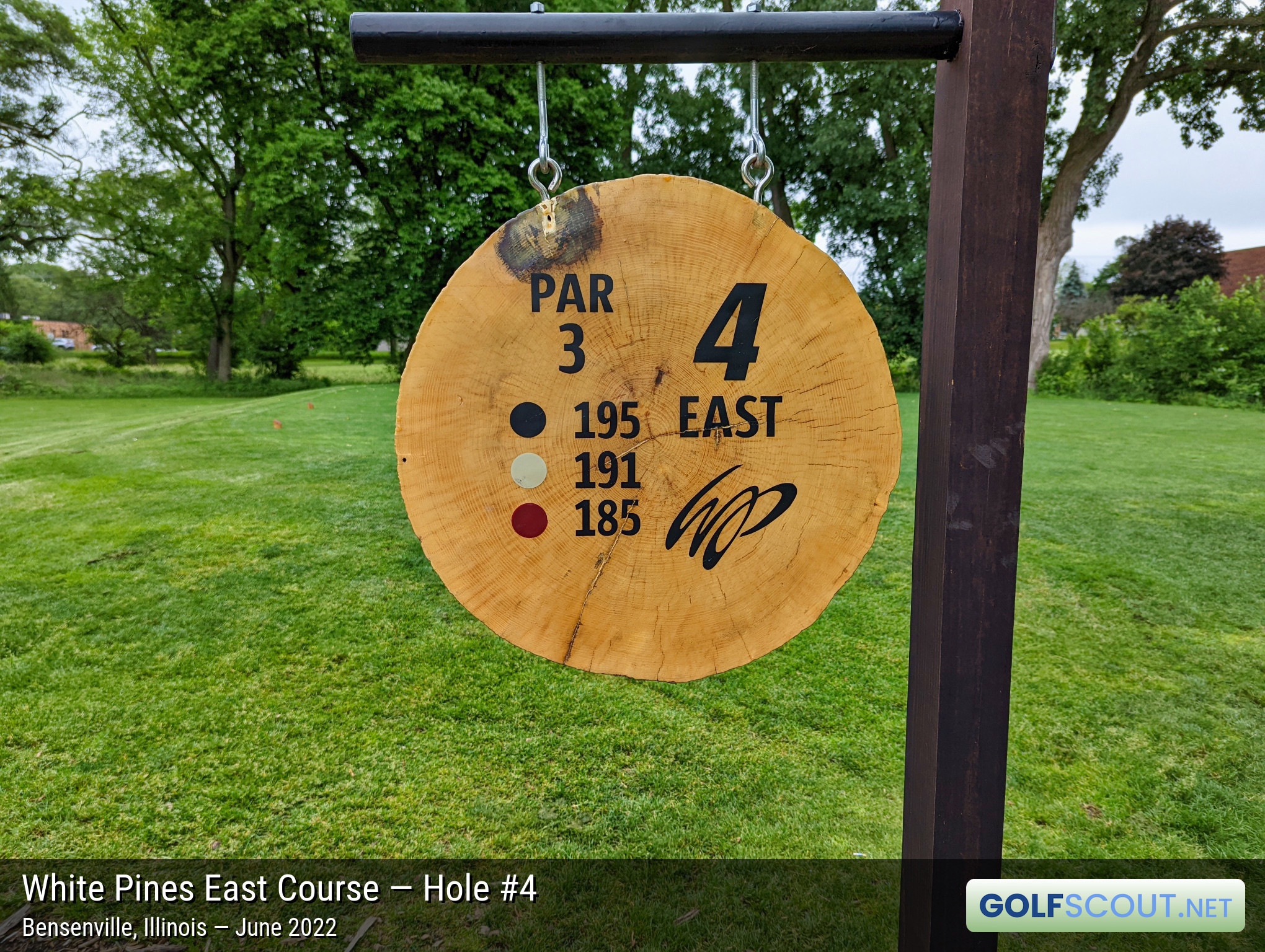 Photo of hole #4 at White Pines East Course in Bensenville, Illinois. 