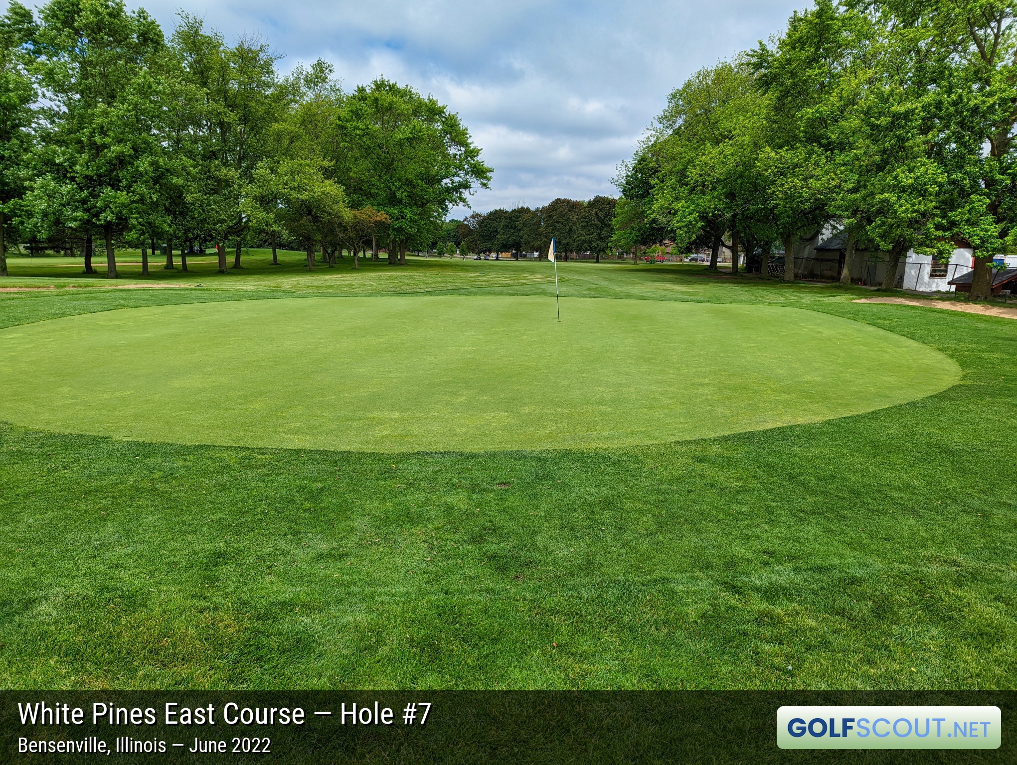 Photo of hole #7 at White Pines East Course in Bensenville, Illinois. 