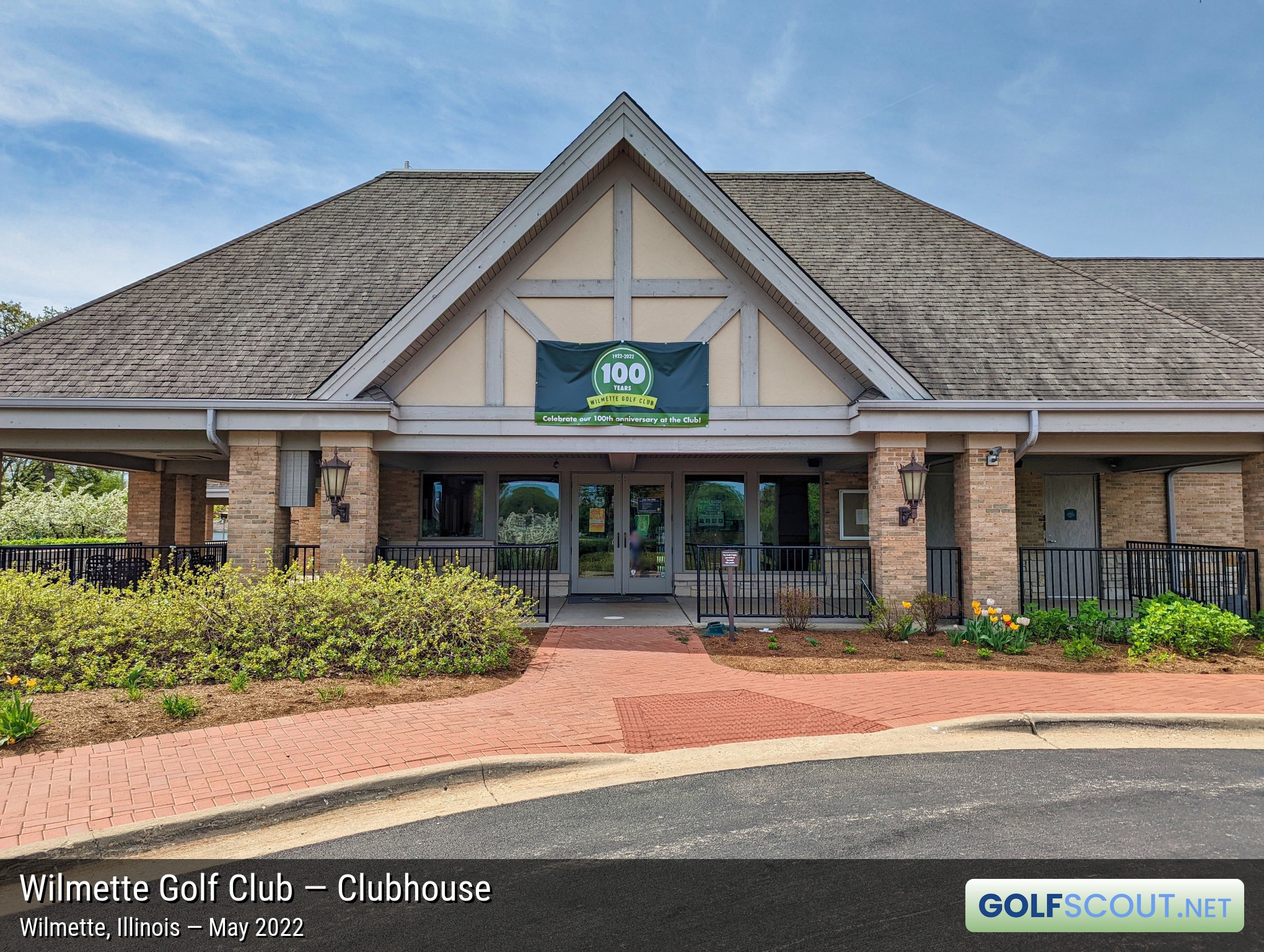 Photo of the clubhouse at Wilmette Golf Club in Wilmette, Illinois. 
